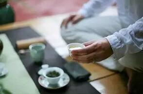 A Man Who Loves Tea Has a Mysterious Charm-4