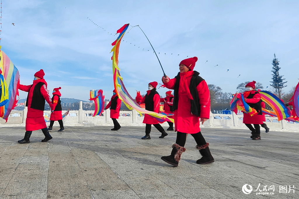 In pics: New Year celebrated across China-2