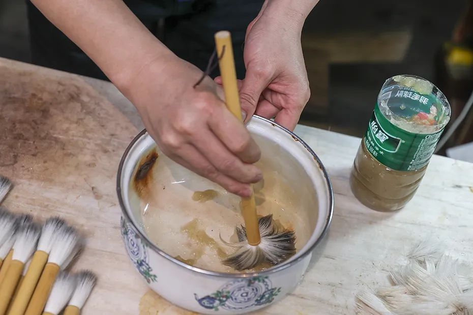 Small town in E China cultivates thriving calligraphy brush industry-13