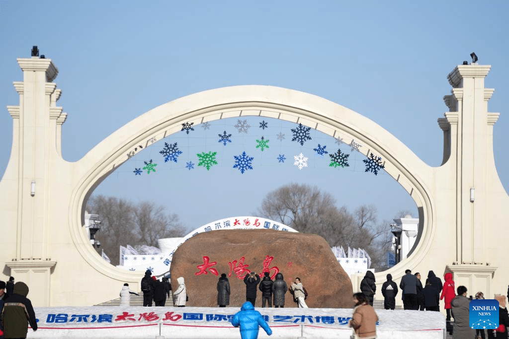 Snow Sculpture Art Expo park closed with rising of temperature-8