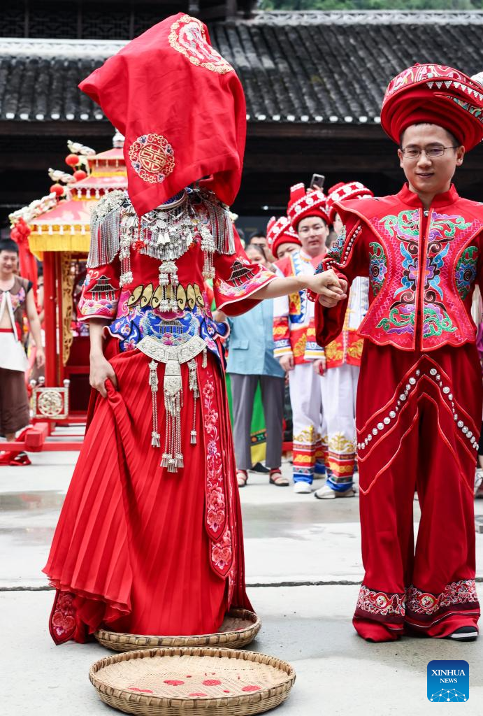 Local authorities in SW China leverage ethnic features to boost summer tourism-6