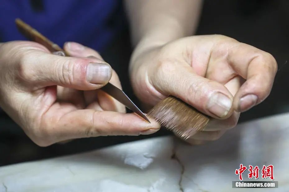 Small town in E China cultivates thriving calligraphy brush industry-3