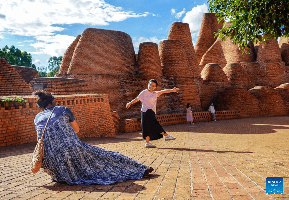 Tourist attraction themed on culture, art gains popularity in SW China-5