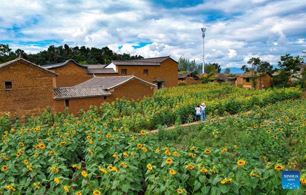 Tourism booms across China during Mid-Autumn Festival and National Day holiday-3