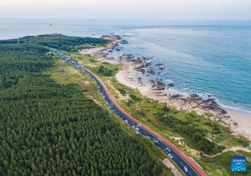 Scenic coastal highway attracts tourists for self-driving tour during holiday in Hainan-4