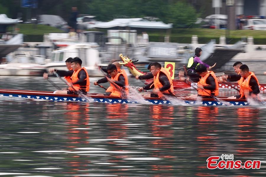 Beijing celebrates Dragon Boat Festival with race on Shichahai Lake-3