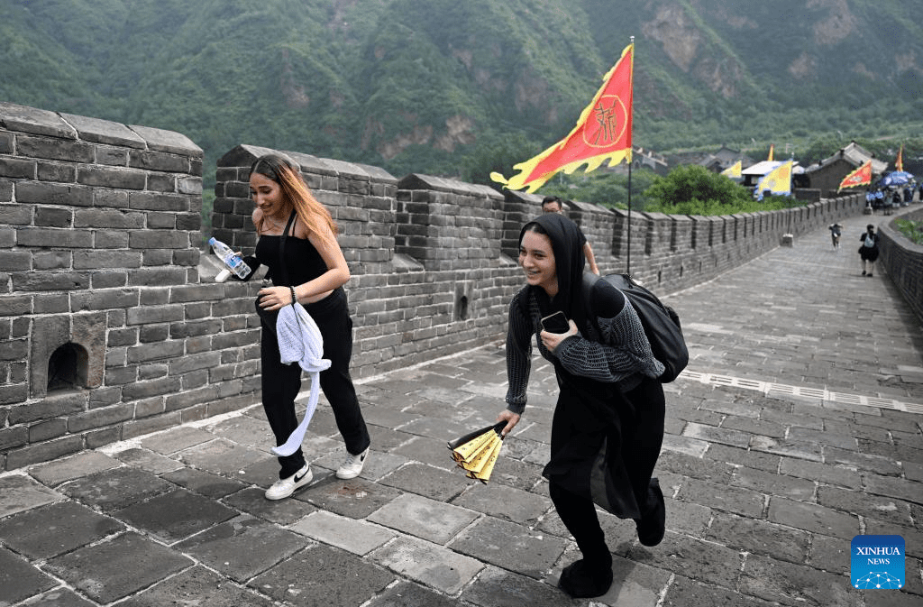 Youngsters visit Huangyaguan section of Great Wall in Tianjin-4