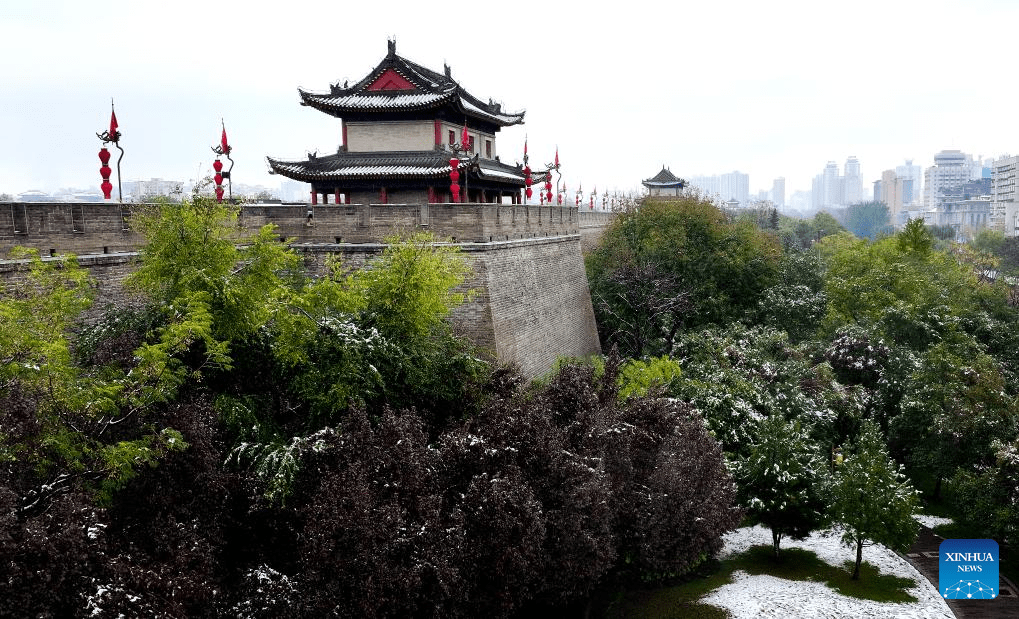 City view of snow-covered Xi'an, NW China-8