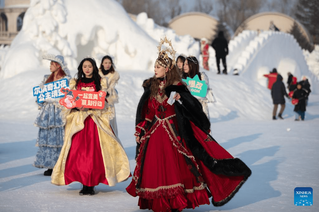 In pics: costume parade at Sun Island scenic spot in Harbin, NE China-3