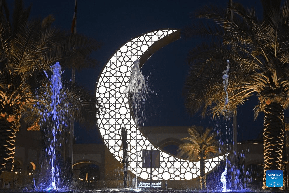 Kuwait sets Guinness World Record for largest illuminated steel sculpture of crescent-5