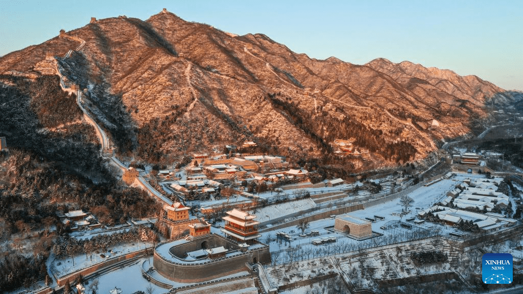 Snow scenery at Juyongguan section of Great Wall in Beijing-4