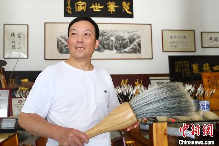 Small town in E China cultivates thriving calligraphy brush industry-7