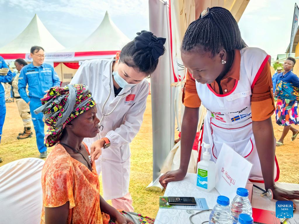 Hundreds benefit from medical camp organized by Chinese oil giant in western Uganda-2