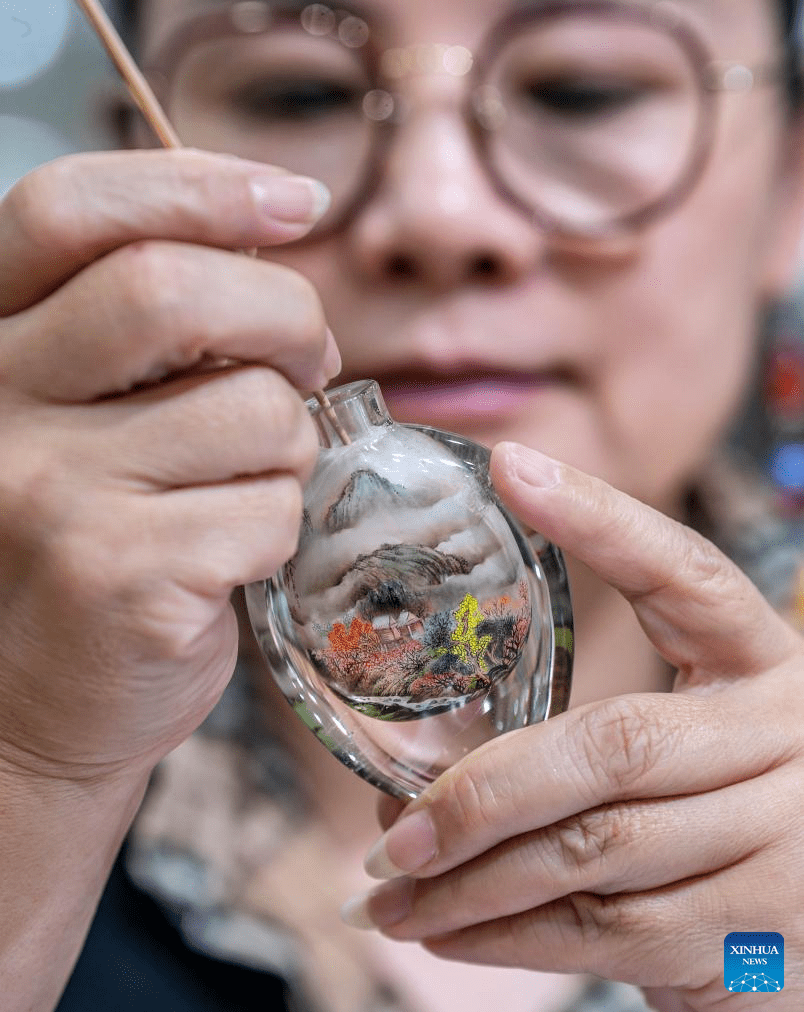 Pic story: interior of inside painting in Kunming, China's Yunnan-4