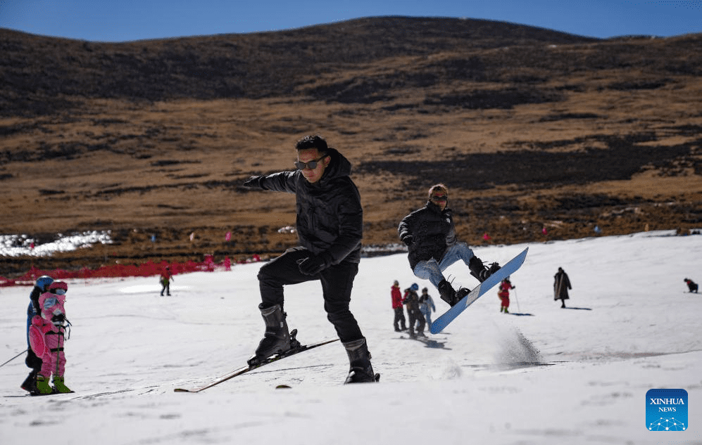 First ski resort in SW China's Xizang opens-4