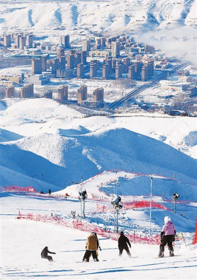 Snow, ice tourism glows in Altay, NW China’s Xinjiang