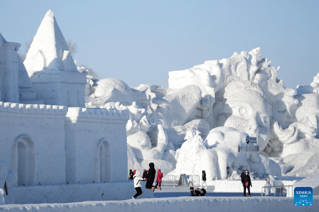 Snow Sculpture Art Expo park closed with rising of temperature-5