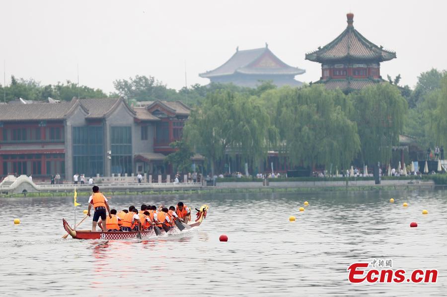 Beijing celebrates Dragon Boat Festival with race on Shichahai Lake-5