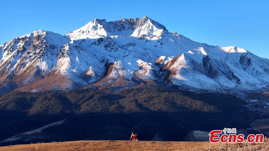 Snow-capped Qilian Mountain Range under blue sky-2