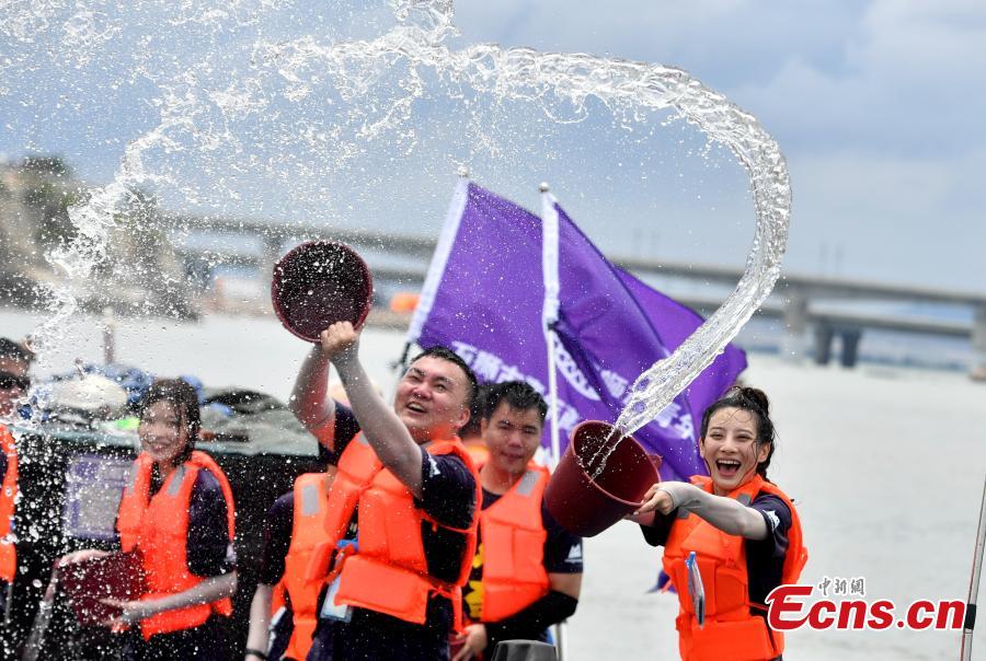 People from Taiwan Straits celebrate Dragon Boat Festival together on river-2