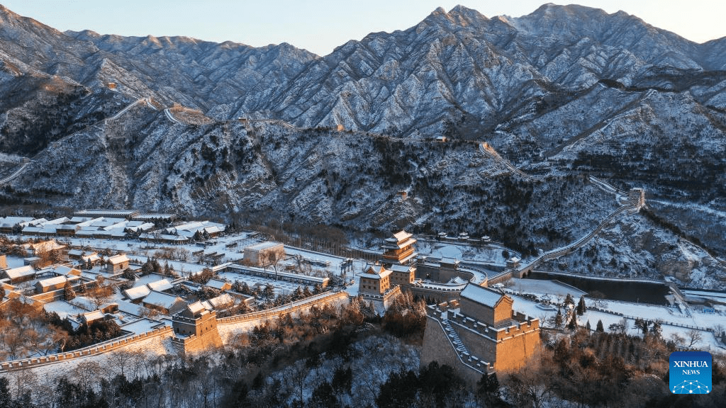 Snow scenery at Juyongguan section of Great Wall in Beijing-3