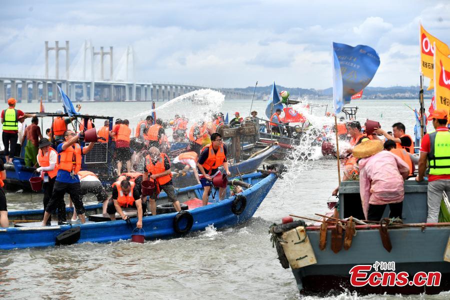 People from Taiwan Straits celebrate Dragon Boat Festival together on river-4