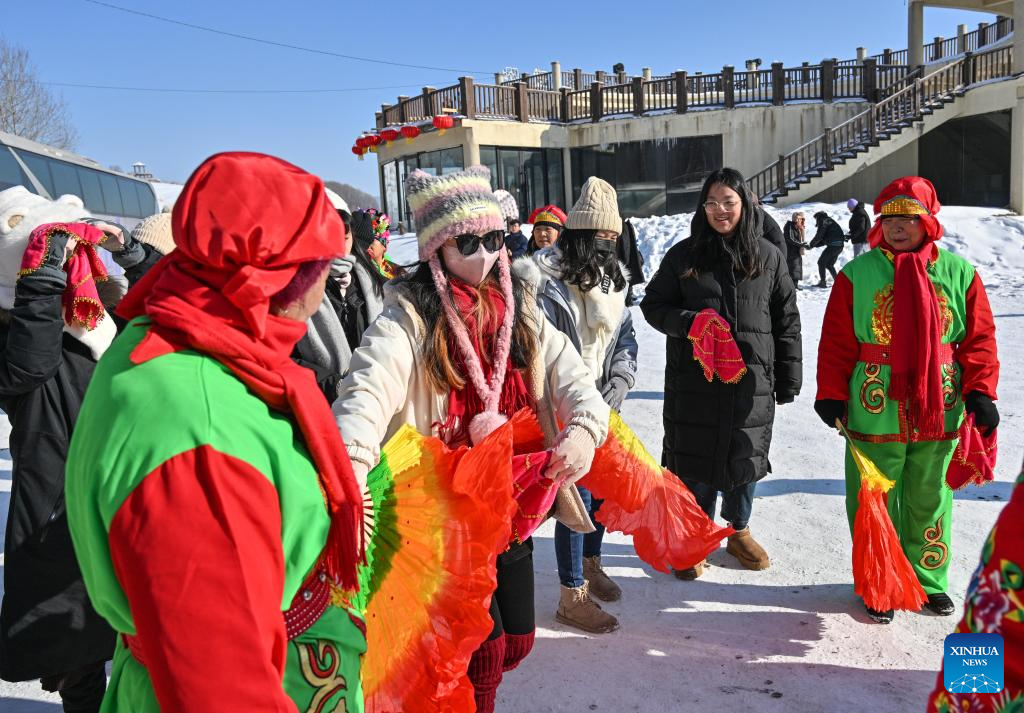 Taiwan students enjoy ice and snow entertainment projects in Changchun-6