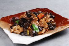 Methods for Making Delicious Ear Fungus and Pork Slices-5