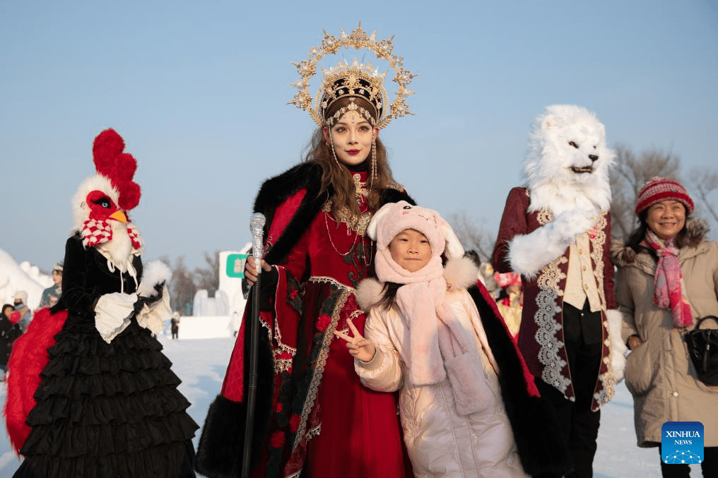 In pics: costume parade at Sun Island scenic spot in Harbin, NE China-5