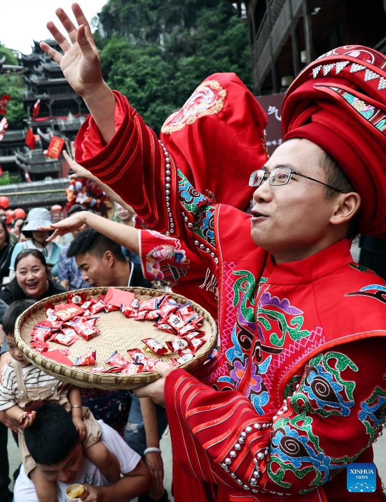 Local authorities in SW China leverage ethnic features to boost summer tourism-12