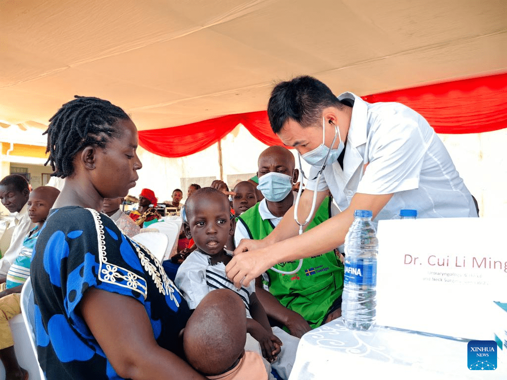 Hundreds benefit from medical camp organized by Chinese oil giant in western Uganda-1