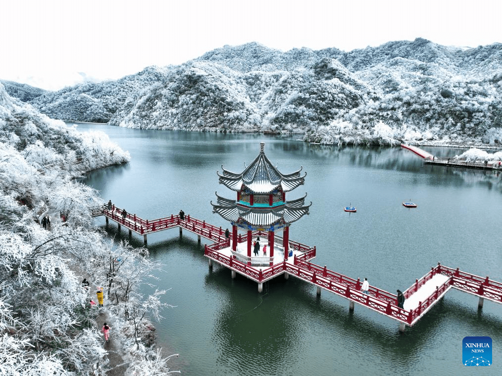 In pics: Snow scenery across China-12