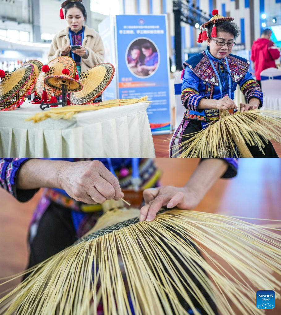 Artisans showcase handicrafts in national vocational skills competition in SW China-7