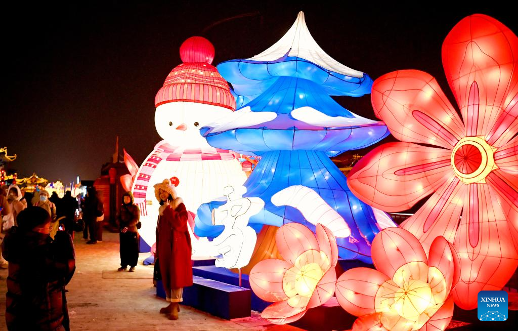 Light decorations seen in China's Xi'an-13