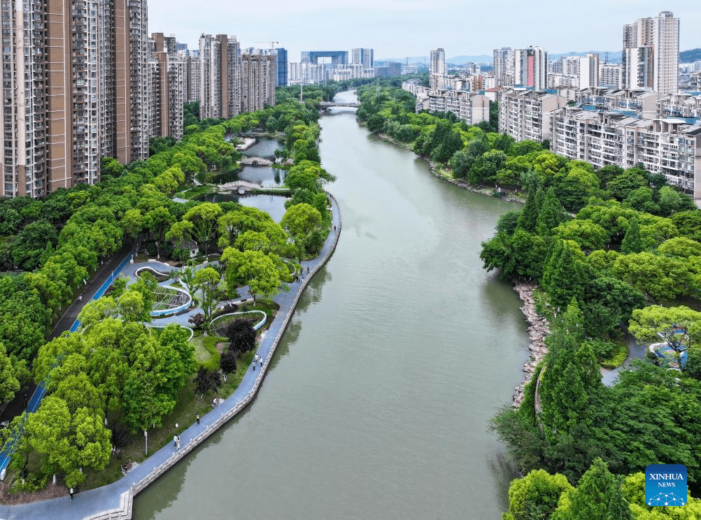 Scenic belt along river offers local people leisure space in E China-7