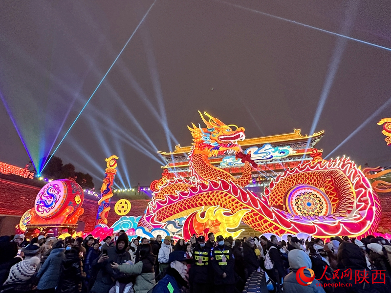 Grand lantern show kicks off at ancient city wall in NW China's Xi'an to celebrate Chinese Lunar New Year-1