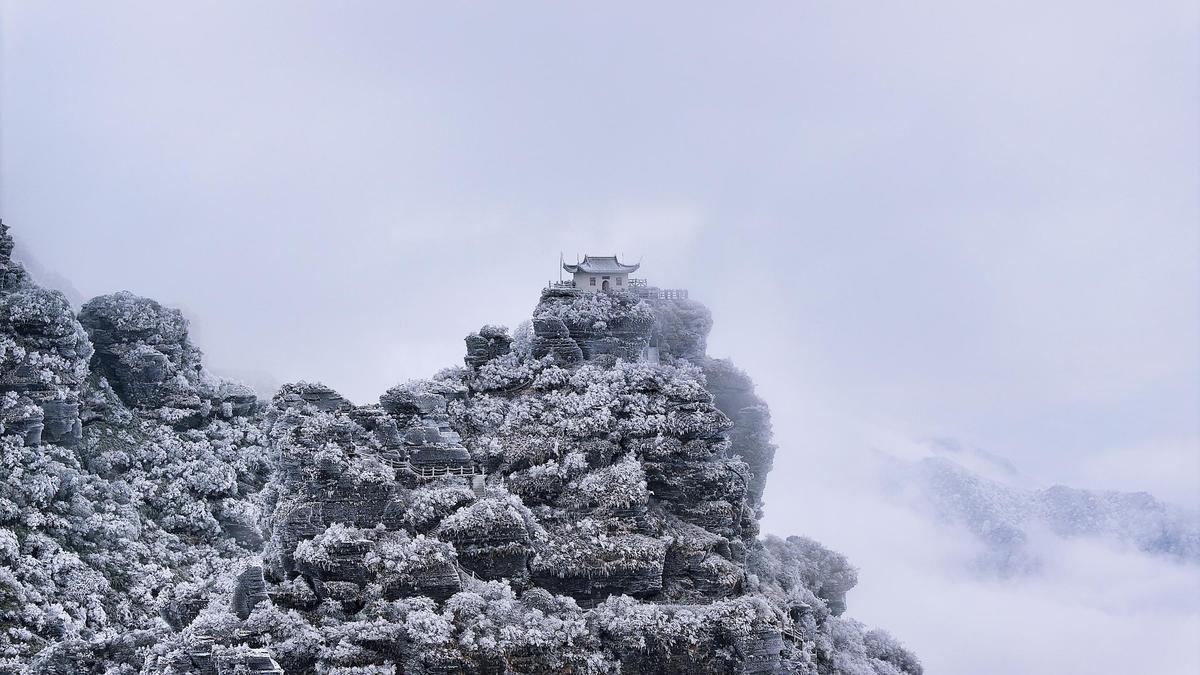 The snowy wonderland of Fanjing Mountain attracts visitors despite coldness-6