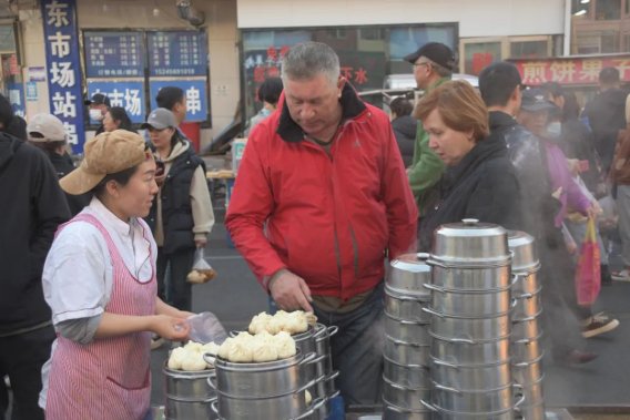 Russian tourists flock to China’s border city of Heihe for breakfast, shopping