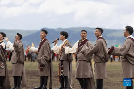 Horse racing event kicks off in SW China’s Sichuan