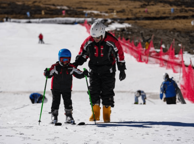 First ski resort in SW China’s Xizang opens