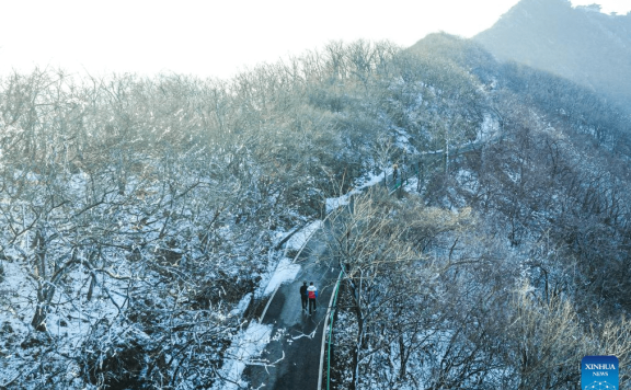 Snow-covered Dahong Mountain Scenic Spot in Suizhou, central China’s Hubei