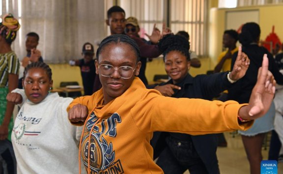 Chinese medical team imparts TCM knowledge to Namibian university students