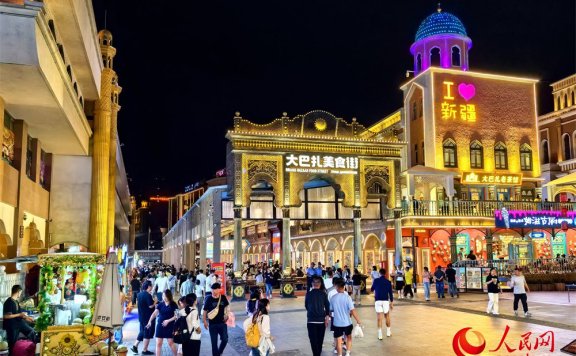 A glimpse of vibrant nightlife at international grand bazaar in NW China’s Xinjiang