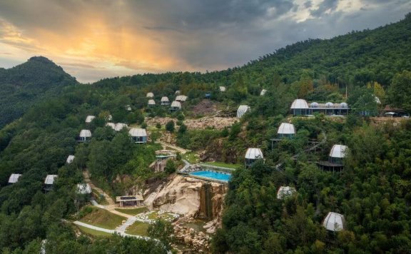 City in E China’s Anhui transforms abandoned mining site into thriving tent hotel