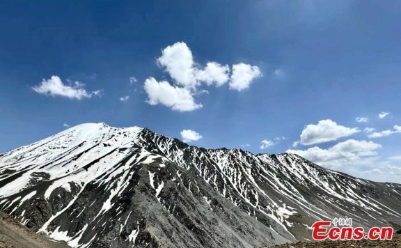 Magnificent scenery of Gangshika snow peak in Qinghai