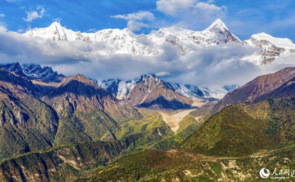 Spectacular landscapes along Xizang section of China’s longest national highway