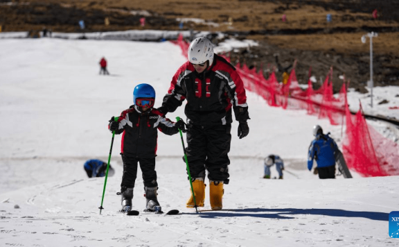 First ski resort in SW China’s Xizang opens