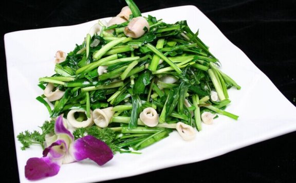 Sea Snail Stir-Fried with Leeks