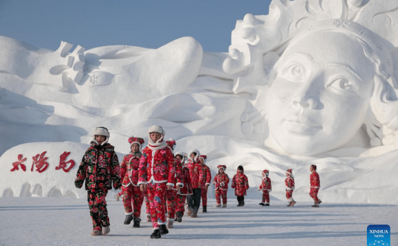 In pics: costume parade at Sun Island scenic spot in Harbin, NE China