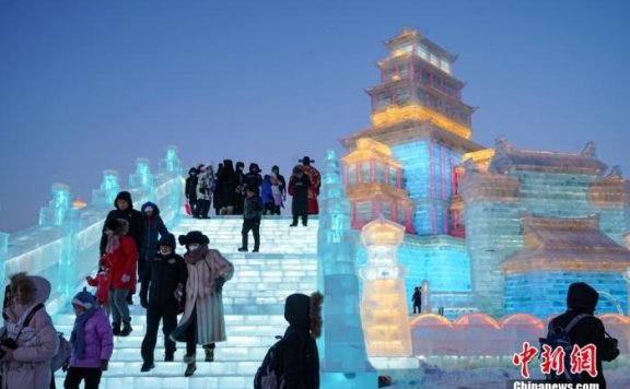 Bookings for New Year holiday trips surge across China